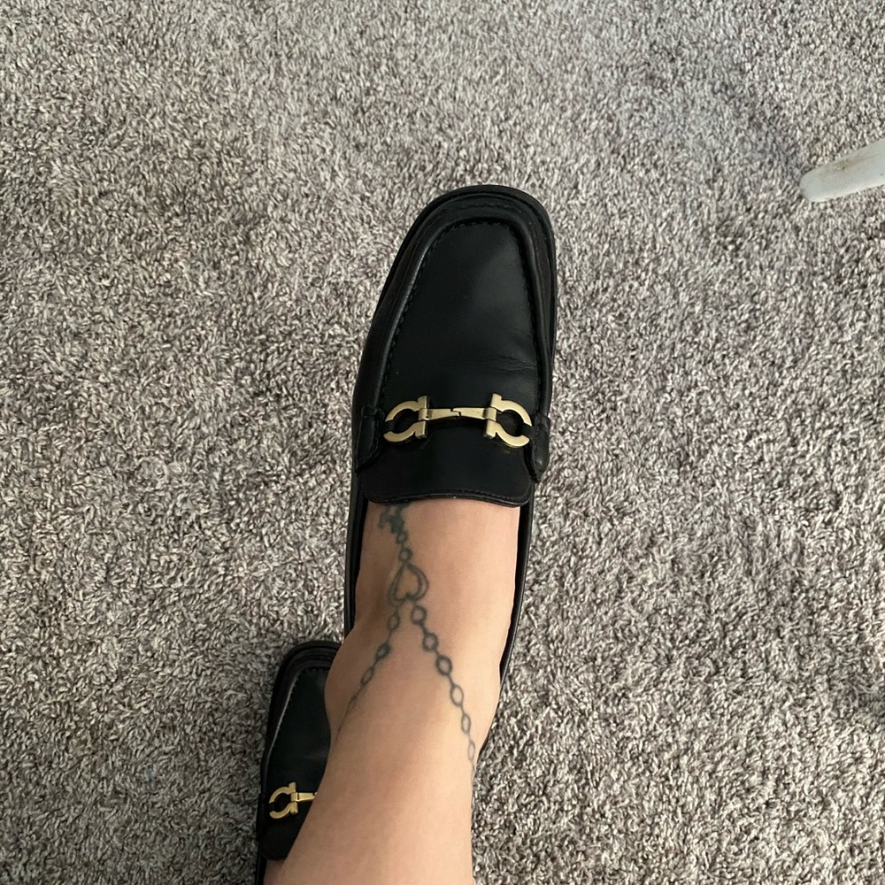 Authentic Ferragamo shoes - Picture 2 of 7
